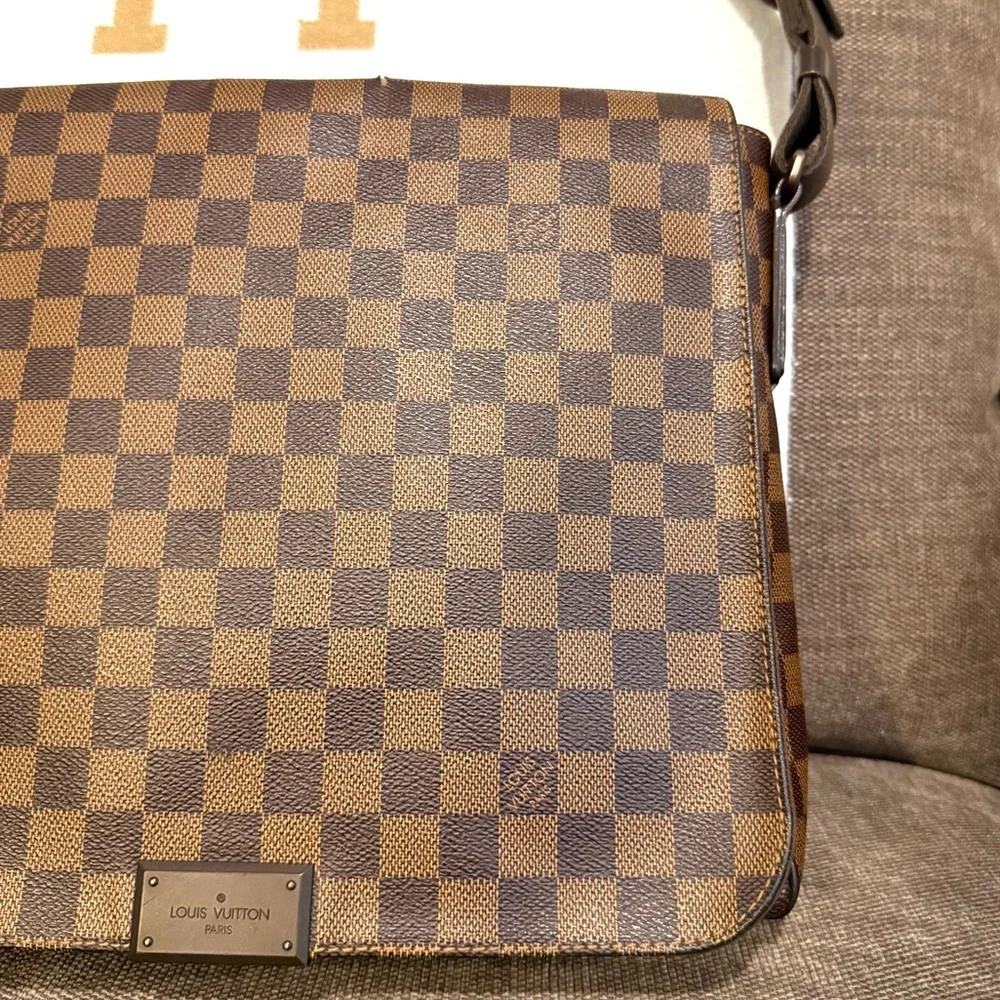 Authentic Louis Vuitton Damier Ebene Brooklyn messenger bag N41212 unisex MM